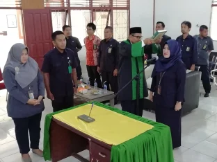 Pengambilan-sumpah-pelantikan-kasub-bag-umum-dan-keuangan